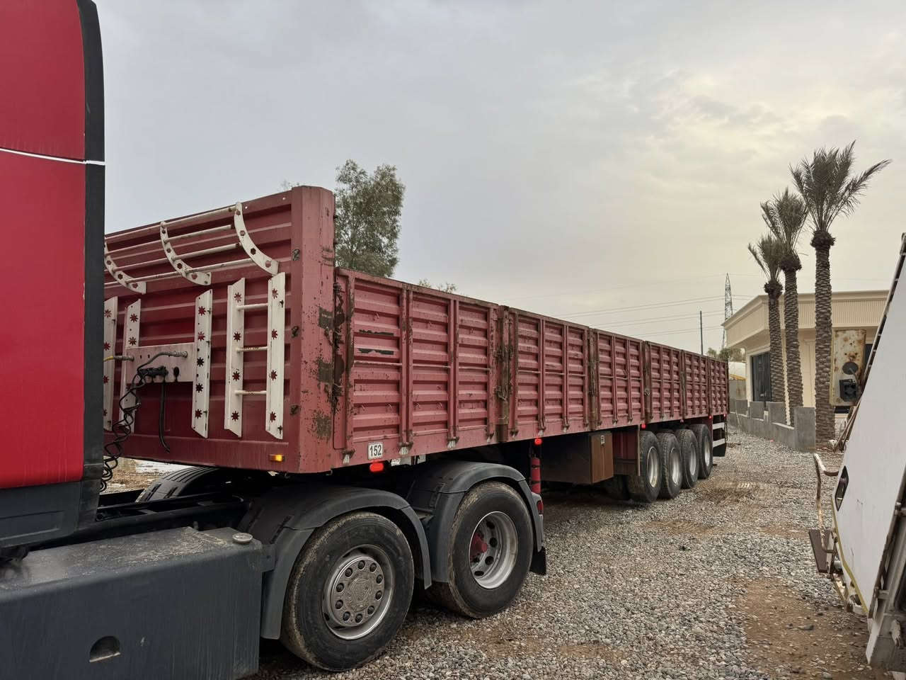 سلام عليكم 
للبيع سكانيا 2009 (حمراء) سنكل امامي قمارة دغداغ عربانة عبدالله جوهر اربع دناكير دبل تاير جناب متر و عشرين ( 1.20متر )
حجم : R560 محرك ثمانية سلندر V8 فول مواصفات ، السيارة جاهزة للشغل بشرط التحويل  
للاستفسار: ***********
