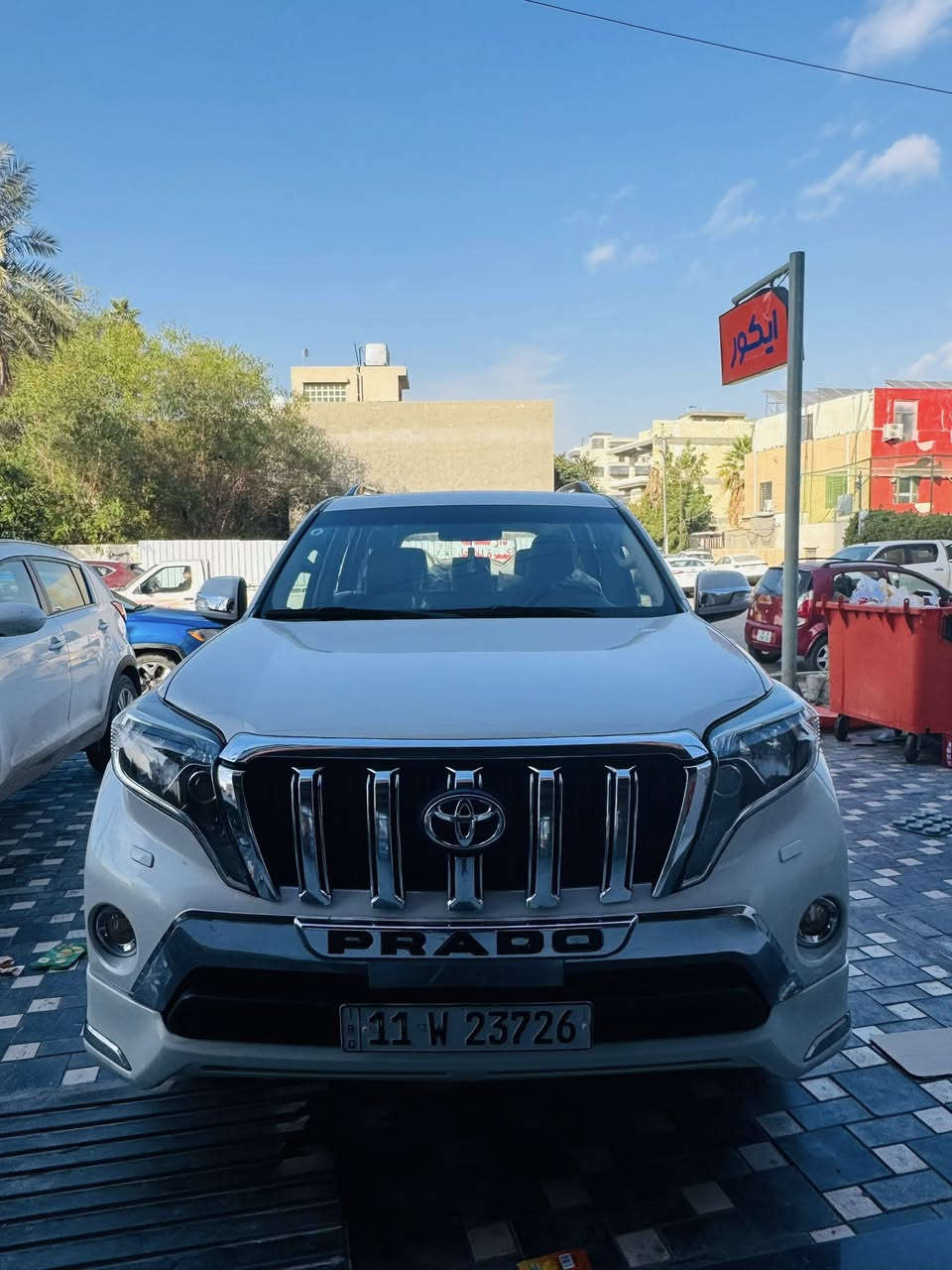 السلام وعليكم ورحمة الله وبركاته 
للبيع تويوتا برادو موديل 2015 TXL كويتية 
فول مواصفات الكويتي اصلية 
دبل تانكي دبل كراسي كهرباء حساسات امامي خلفي كامرة فتحة سقف مري شفط سير تعليق ثلاجة زراك لايت وباقي المواصفات معروفة… ماشية 160 الف حقيقي والسيارة جديدة جداً ولا ملعوب بيها 
مكفولة من الصبغ والتبديل فقط ربع الدعامية الخلفية صبغ وتكحيل كرت بالتكمة لباقي كفالة
رقم بغداد الجديد وتحويل جديد 
للاستفسار / *********** 
السعر 330 وبيها مجال بسيط
