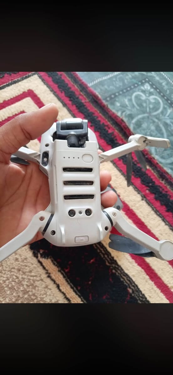 طياره مني أو للبيع كامله. 
جوستك
بطاريات ثنين 
ريش يمكن ٥٠ وحده 
جنطه


**إذا كنت صاحب هذا الإعلان وتريد حذفه لأي سبب، رجاءا أرسل رسالة إلى الدعم الفني**