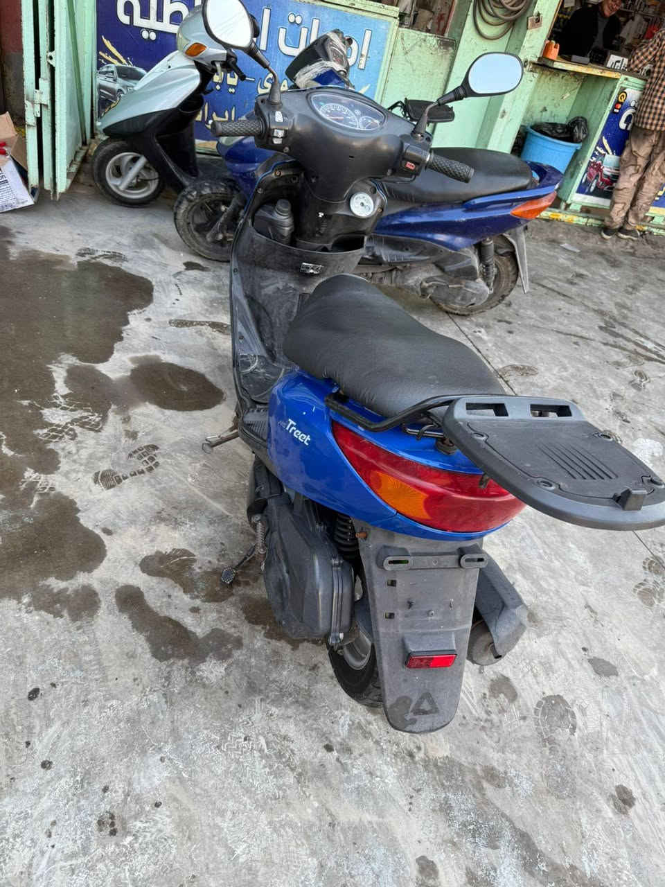 السلام عليكم ورحمة الله وبركاته
دراجة اكزز للبيع نظيفة بشكل مااعرف كفرات أصلية او تجارية 900الف وبيه مجال قليل للاستفسار الاتصال على الرقم ***********
