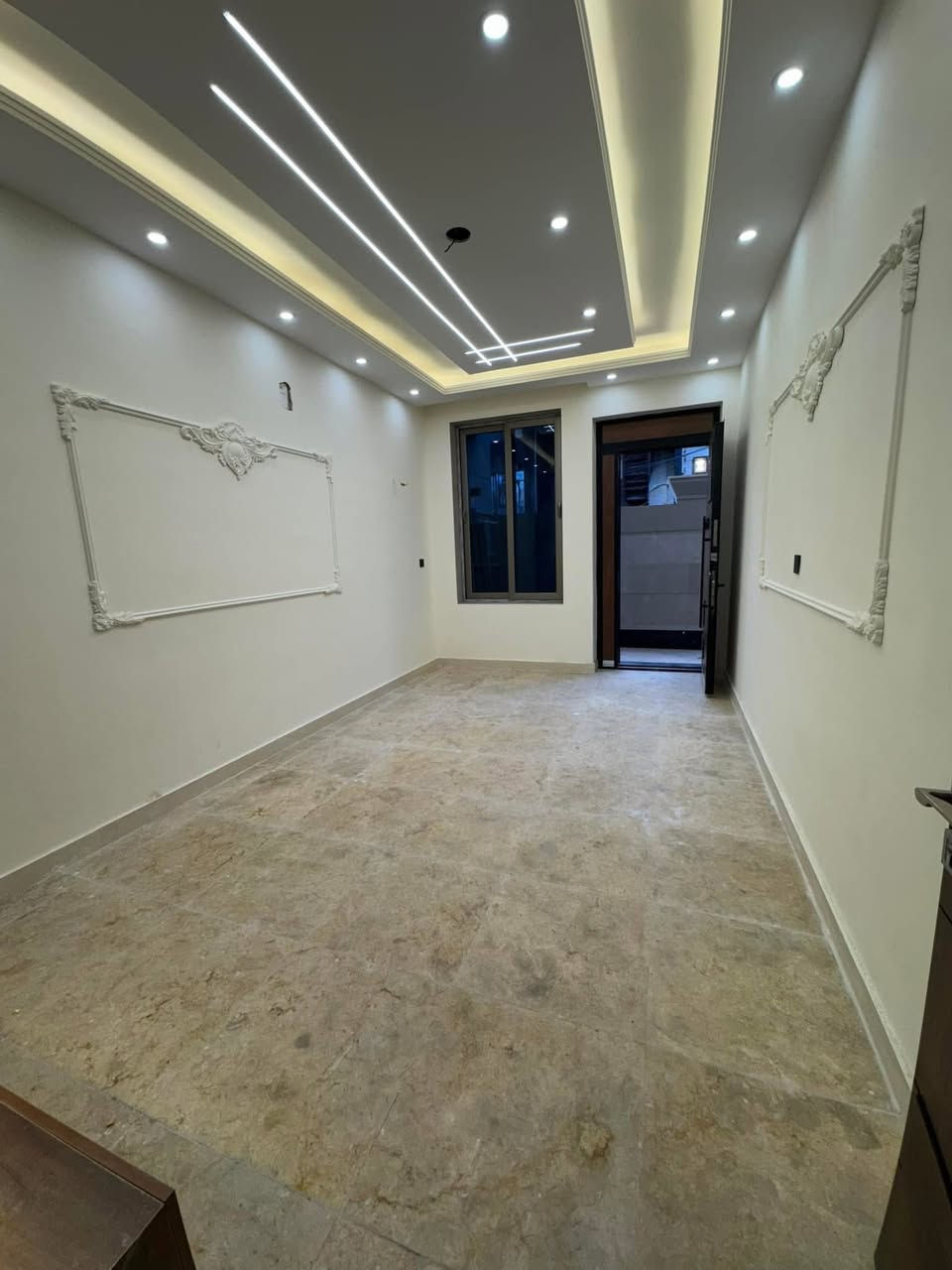 🔹
✅ حصراً لدى شركتنا ✅

🏡 منزل للبيع 🏡
📍 الموقع: بغداد - السيدية - مربع الضباط (كامل الساجت)
📏 المساحة: 120م
📐 الواجهة: 6م
🛣 شارع بعرض 12م

🏗 تفاصيل البناء:
3 طوابق:

🔸 الطابق الأرضي:
غرفة نوم + مطبخ + خدمات + حولي + صالة + منور

🔸 الطابق الأول:
غرفتين نوم + خدمات

🔸 الطابق الثاني:
غرفة نوم + خدمات + سطح

✨ مواصفات البناء:
✅ واجهة مرمر
✅ أرضية مرمر
✅ شبابيك ومحجر ألمنيوم درجة أولى
✅ جدران سيراميك ألواح
✅ أبواب تركية داخلية درجة أولى
✅ ديكورات ونقوش عصرية راقية

🏡 المنزل فارغ حالياً وجاهز للسكن
🟠 التعامل مباشرةً مع صاحب العقار

📞 للاستفسار:

 ***********  •• 

📍 زورونا في شركة النهرين للأسثمارات العقارية-الضباط -مقابل أفران الزيتون 2
