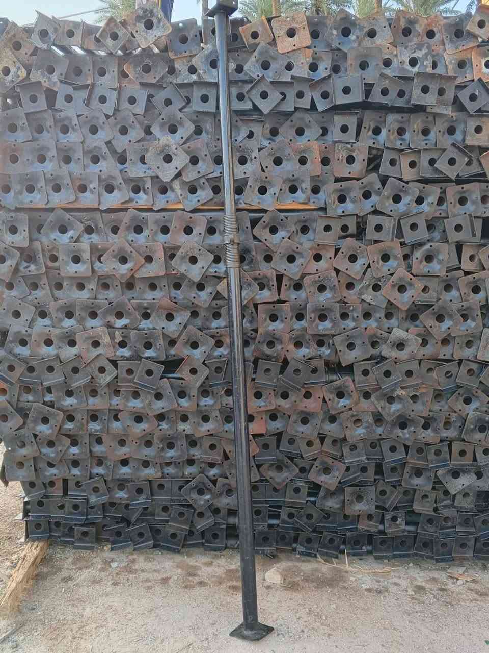 جكات حاضن طول4 متر  هندي مكينه أم القفل سن خشن شرط شغله وحده العدد 1500 بدون نيشان اتصال *********** العنوان بابل
