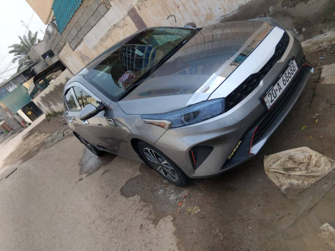 السلام عليكم كيا فورتي 2024 سياره نضيفه وحلوه زيرو ماشيه 17 الف مواصفاته مثبت سرعه ورادارات جانبيه وخلفيه واماميه ومانع اصطدام وشاشه وكامره خلفيه ويل كب ومانع انزلاق وسياقه ذاتيه وابواب بصمه  واذا تركت الستيرن تنطيك انذار بسرعه وبعد هواي موصفات تبريد ثلج وتدفئه نار بيه قطعه 1 فقط صبغ البنيد بدون دواخل والباقي كله بلادي تحويل ثاني يوم السعر 170 وبيه مجال الرقم *********** المكان ديالى بعقوبه
