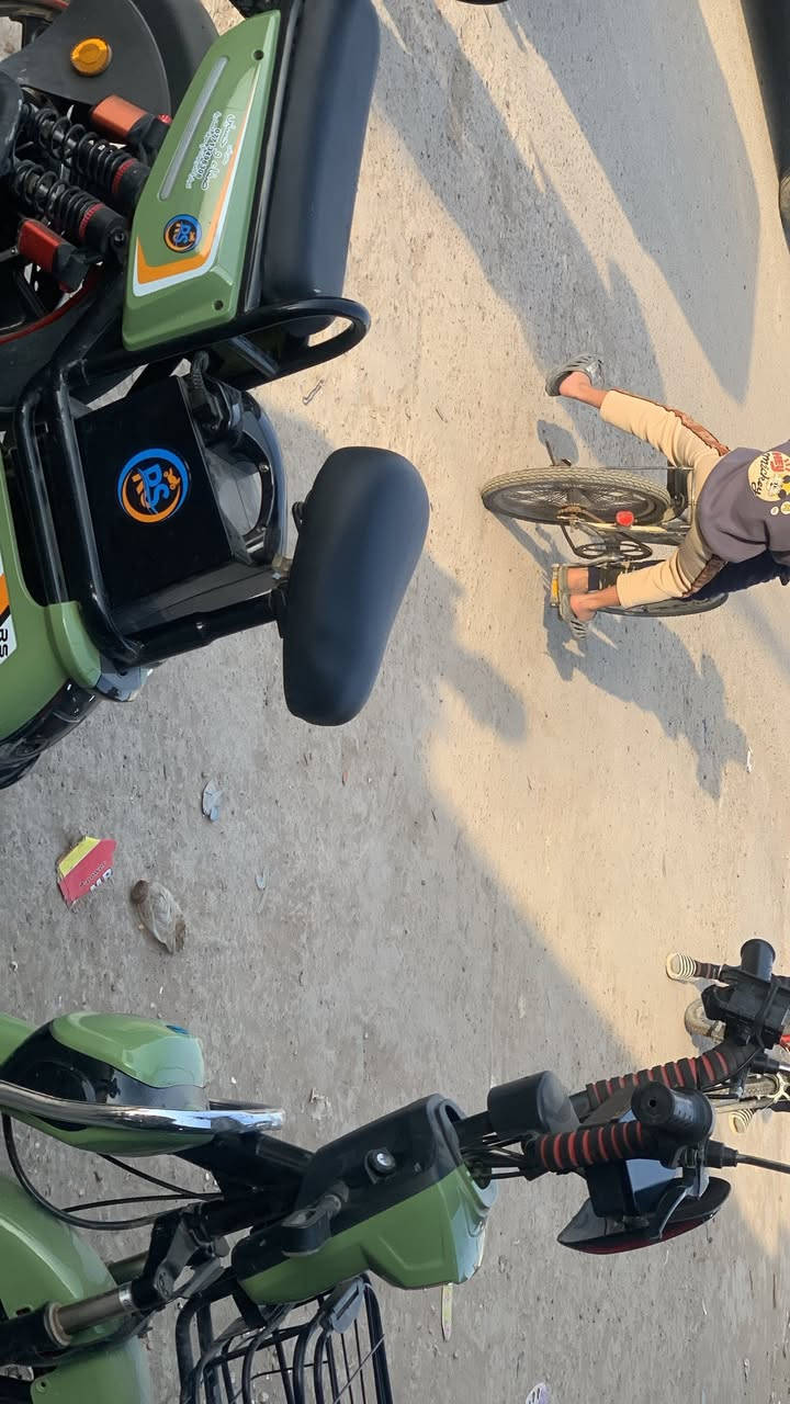 السلام عليكم دراجه شحن السرعه ٧٠دراجه نضيفه كلش اي نقص مابيه بطاريات جددد كهربايات شغاله كلشي شغال المكان الدوره هورجب للستفسار *********** @ 
#مو شراي لا تعبني السعر ٤٥٠ وبيه مجال
