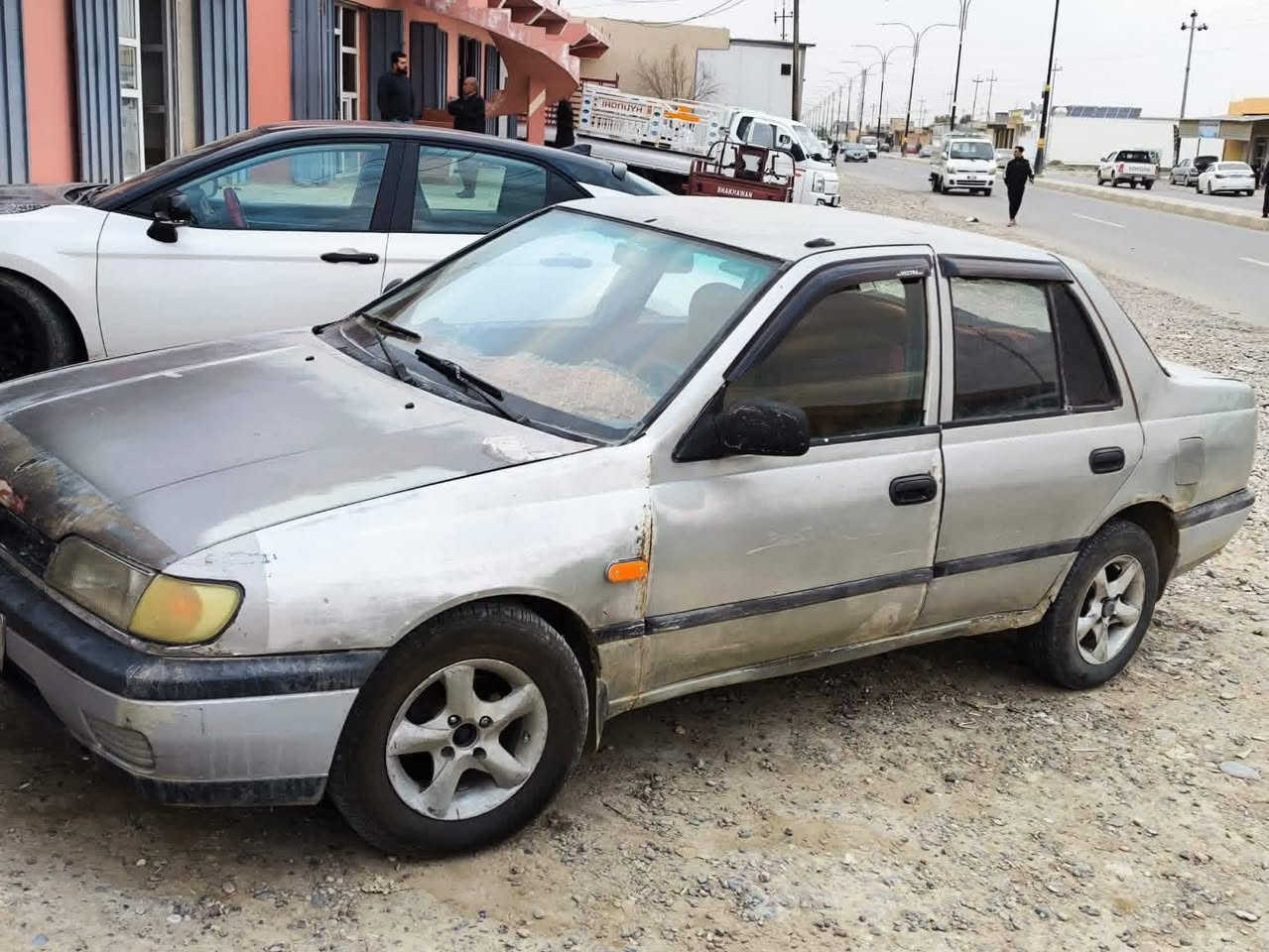 السلام عليكم...مكلف بل نشر سياره للبيع كير محرك شرط مسجله بس راعيه ما اندلو  مكفوله دوله وعشاير طخم تايرات جدد كهربائيات كلها شغاله.. السعر 17 وبيها مجال الاتصال ***********
