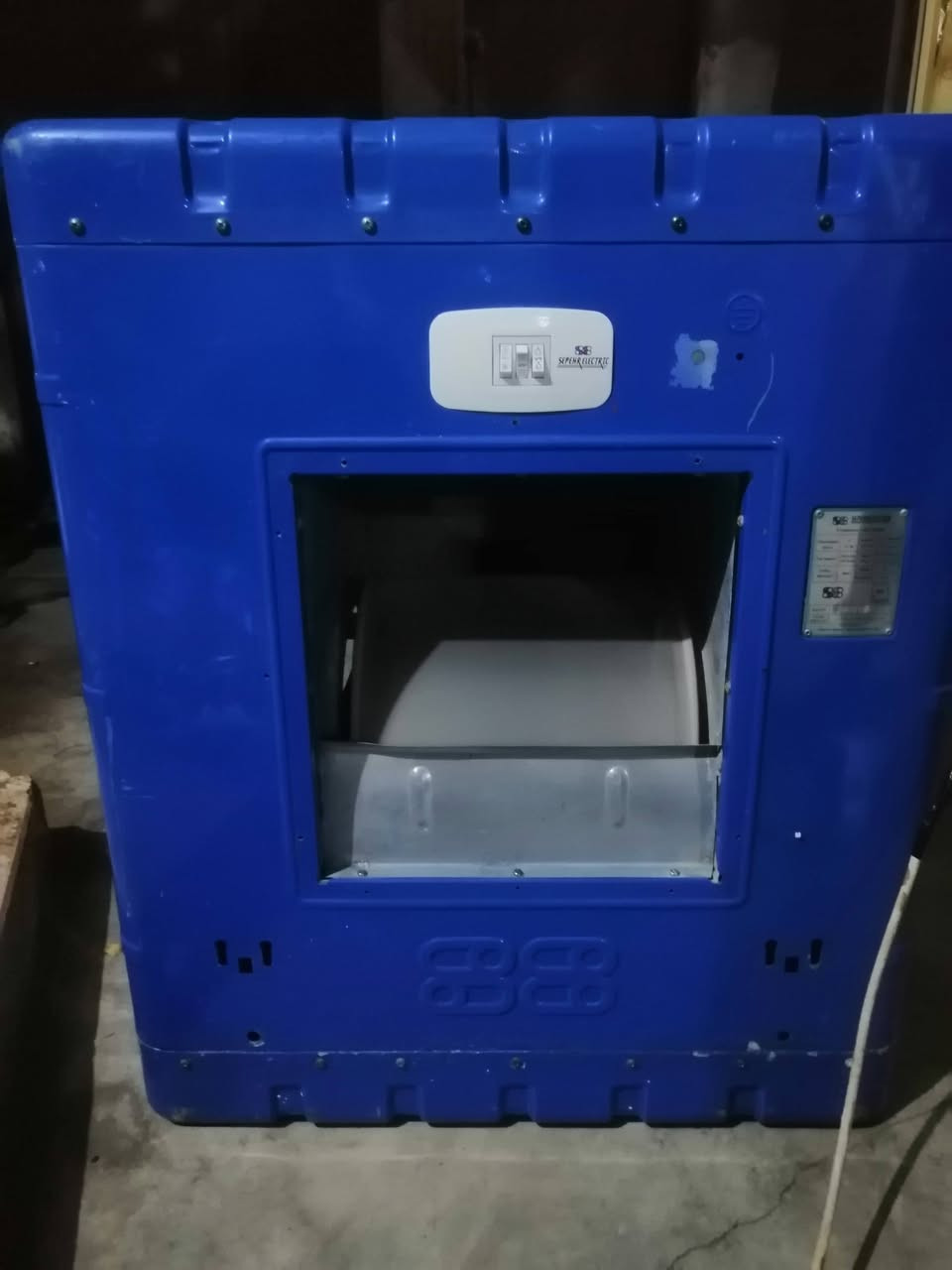 مبرده سوبر الكترك حجم ٢ ونص
ماطور بلادي سرعتين
كامله شرط الشغل والنظافة
١٢٥ الف بيها مجال قليل
الشراي يجي خاص او الاتصال
***********
