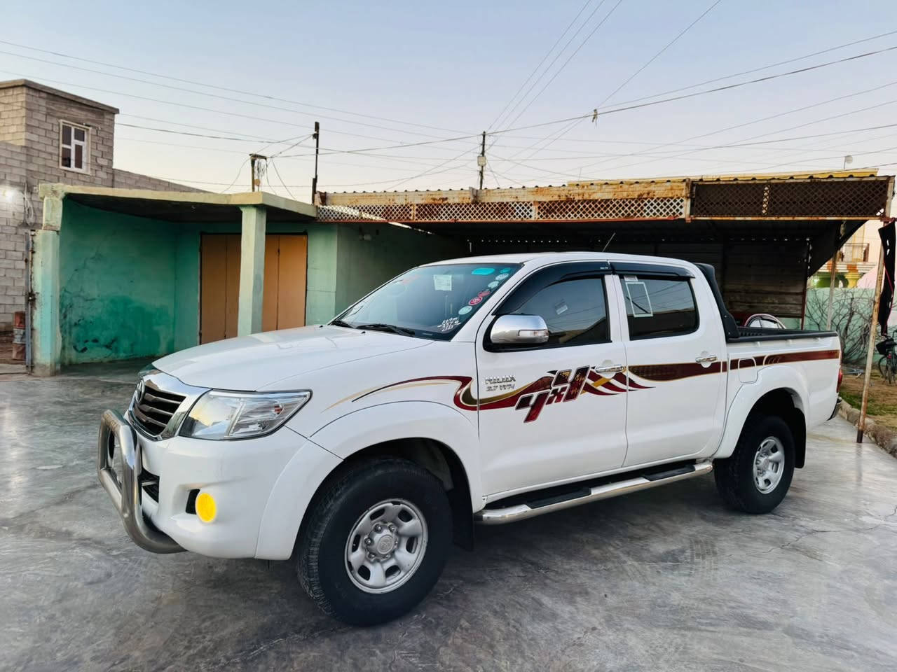 السلام عليكم 

هايلوكس 2013 فورويل 

كفاله عامه من كلشي السونار مرفق بلمنشور 

محرك مامفتوح شرط كير عادي 

محرك گير صدر تخم تاير تبريد تدفئه وضع شركه 

السياره بلاديه استخدام شخصي ماشيه 226 الف 

رقم اربيل دولي  باسمي سنويه لل28 هزه جديده 

***********
***********
العنوان اسديره
