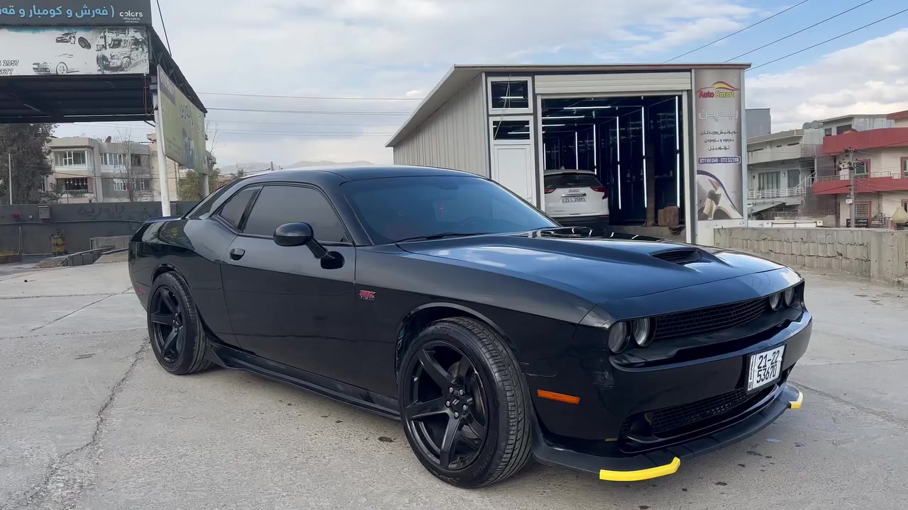 دۆج چاڵنجەر دوبەی مۆدێل  ٢٠٢٣
٩٨ گەڵا و مەجالێکی برایانە 
و لەگەڵ ڕیزما مەعرەز چیو فێرس خۆر معەمەلەی نەکات 
سەیارەکە ساخە زۆر جوانە عام بۆیاخ و سەقفی مەعجونی هەیە و بە شەرتی ئەوەی وەرگەڕاو نەبێت و ناو گرتنی نیە سەیارەکە ٣٥ هەزار مایل ڕۆشتوە
٤ تایە لۆک
٤ ویلی هێڵکات
٤ تابوگە 
دەعامی هێڵکات 
بۆنیت هێڵکات 
تازە ڕۆنی مۆتڵ تێکراوە 
سەیارەکە جایزە و بە شەرتی گێڕ و مەکینە 
و سەیارەکە لە سلێمانیە 
0770 504 3435
