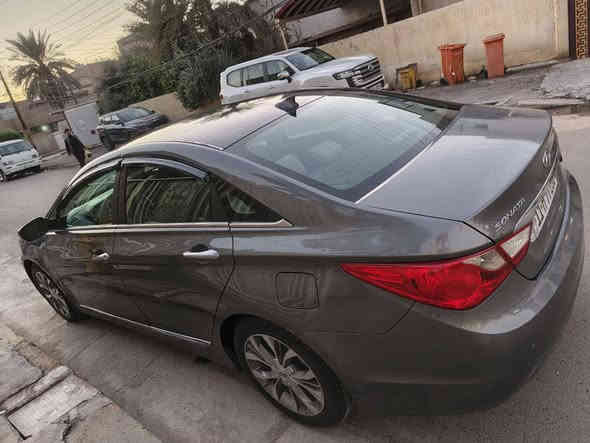 سلام عليكم.... للبيع فقط هيونداي سوناتا 2013 وارد أمريكي رقم بغداد الجديد بأسمي تحويل ثاني يوم هزة و سنوية جاهزة حادث بسيط جدا جدا كما موضح بالصور  باقي سيارة كفالة بشرط ماشية 91 مايل داخل رصاصي + اسود  كشنات مخمل كشن سائق كهرباء... كشنات امامية تدفئة.... كير و محرك بلادي بشرط على وضع الوكالة (2400 gdi)  لايت ناصي عدسة لد .... لايت عالي + بلوجكتر لد اصلي..... تخم تاير جديد نقشة مميزة ويل كب 18 مميز بك لايت + إشارة لد... سيارة عليه ادامة كاملة وجاهزة من دون أي نقص سعر 115 ورقة وبيه مجال للجاد بالشراء مكان السيارة بغداد للاستفسار اتصال على الرقم *********** متواجد فيس بوك ايضا
