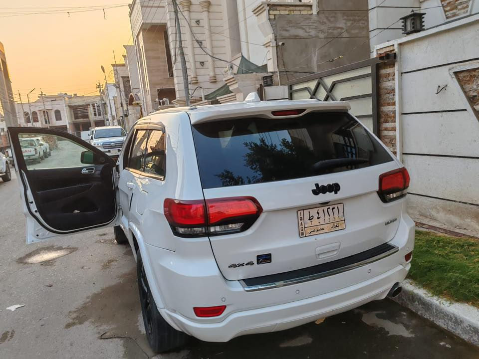 السلام عليكم جيب موديل 2021  للبيع فول موصفات 1/1 وارد امريكي لون ابيض
قطعتين مبدله جاملغ وبونيد
4x4 فور ويل
فتحه بلقمارة
اوتو ستوب
مانع تصادم
نقاط عمياء
ماشيه 18 الف ميل
السياره مابيها اي نقص
وبيها بعد هواي موصفات
صور الحادث مرفوقه
السعر 255 ورقه وبيها مجال بسيط
رقم التلفون : 
***********
