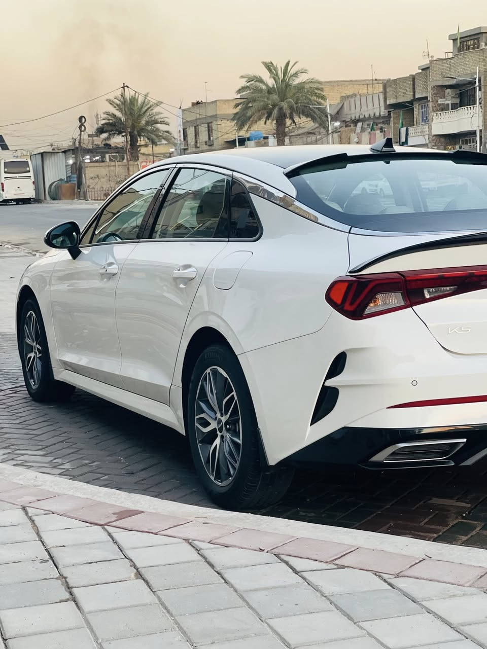 ⚪️K5 /2023 
خليجي مكفولة 
ماشية 33
فول مواصفات 
رقم أربيل 
سنوية جديدة 
محرك 2000 دوش المرغوب ✔️
مكان بغداد 📍
💵السعر 212 بيها مجال 
 📞***********
