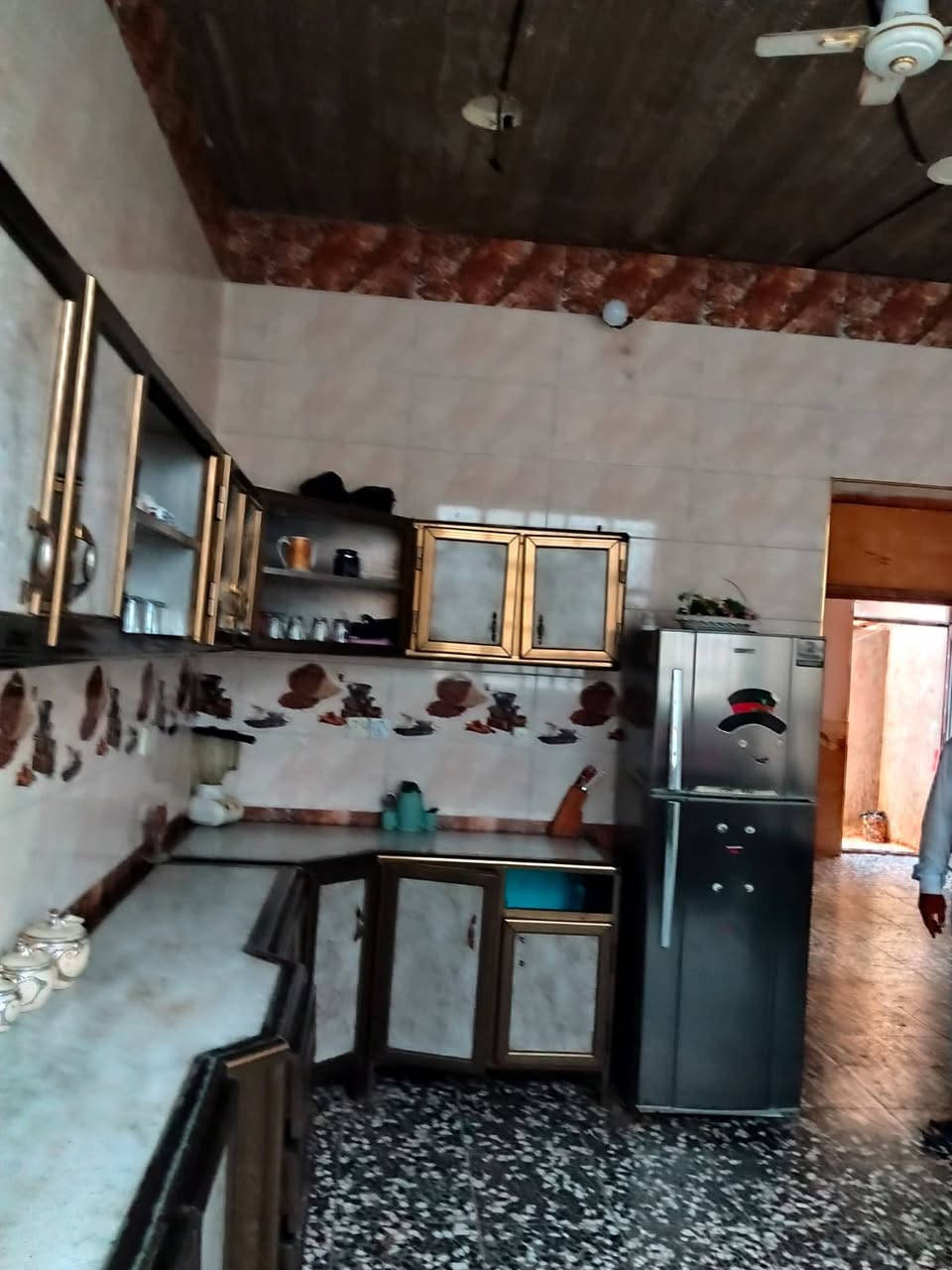 بيت طابو زراعي سند ٢٥ مساحة 300متر
البيت طابقين الطابق الثاني شقه كامله  وبي. غرف سويت 
السعر  195.   وبي. مجال.  
***********
