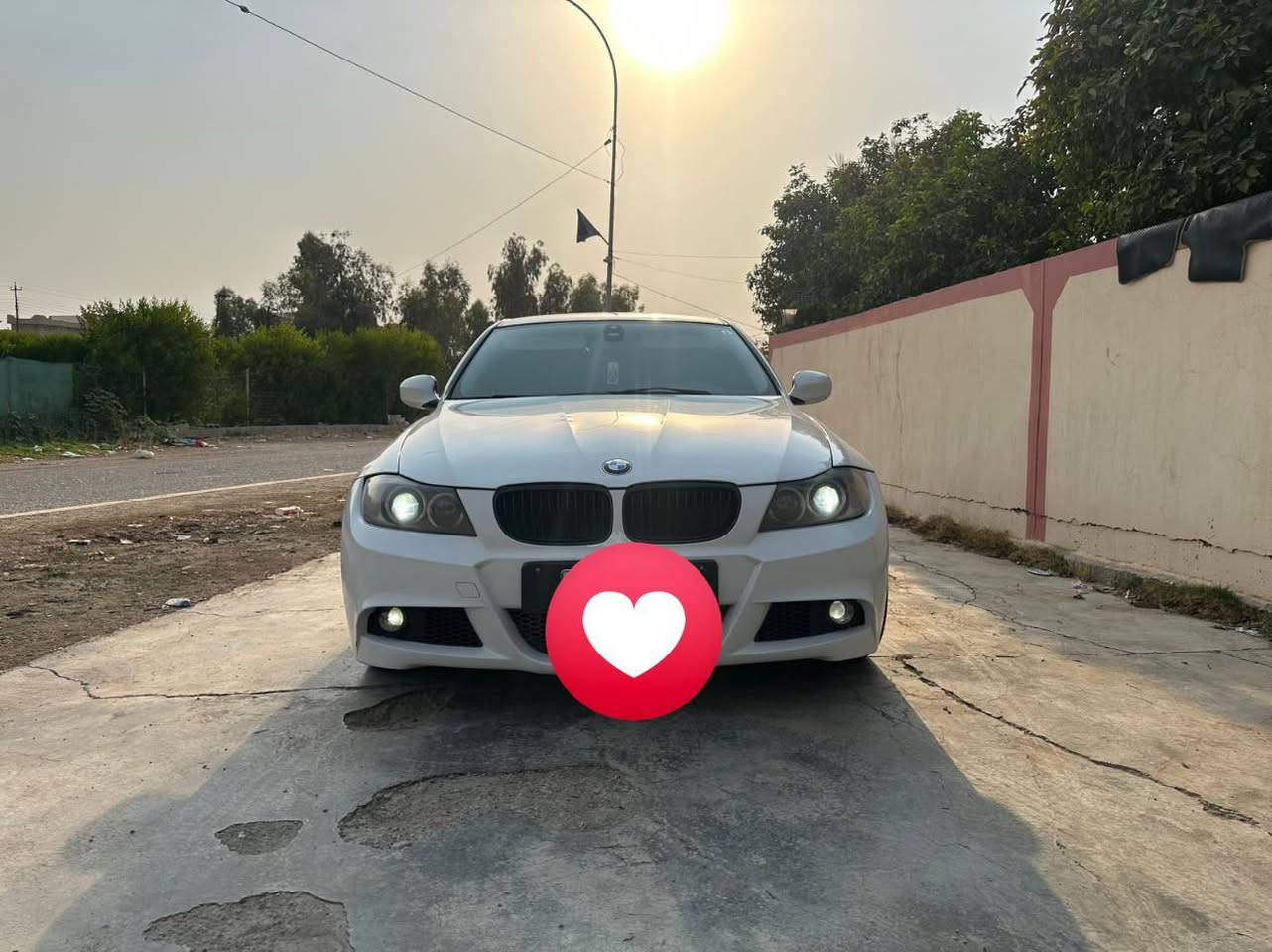 سلام عليكم بيئم 2011 حجم 328 (6) سلندر تنفس طبيعي فول مواصفات تحكمات وفتحه
السياره مكفوله من الضربه بيه فقط الهلالات الخلفيه صبغ كير ومحرك كله بشرط جديد ،ومابيه اي نقص السياره صافيه من كلشي 
 رقم كركوك مشروع وطني شرط التحويل السياره بسمي شخصياً
للبيع بسعر مناسب جداً
