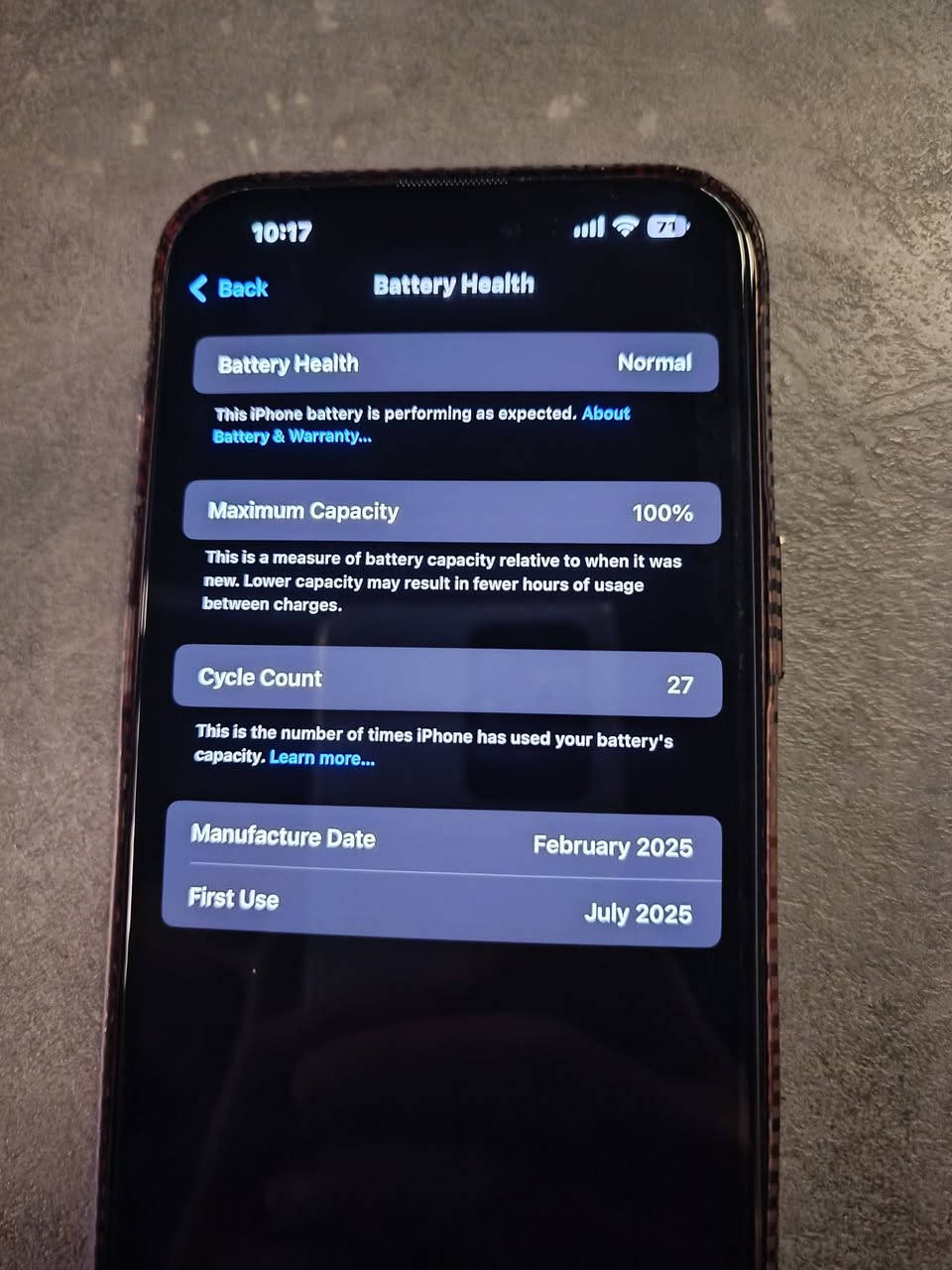 iPhone 16 pro max
ذاكرة 256 گيگا 
مستخدم شي بسيط جداً 
بطارية %100 ومشحون 27 مرة فقط مثل ما موضح بالصور 
السعر 1,400,000 قفل

للتواصل ***********
