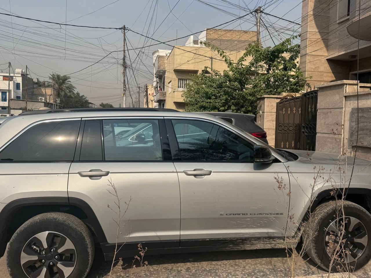 السلام عليكم
جيب كراند شيروكي 4xe 2024 
Electric \هايبرد
ماشية 24,000mi
محرك 2.0L تيربو 
فول مواصفات1/1
بجم كبس بدون دواخل بدون ايرباك
جديدة بمعنى الكلمة
حادثها بسيط فقط جاملغ خلفي صبغ صور الحادث موجودة و رقم شبه مميز
السعر/37.700$
الرقم/***********
