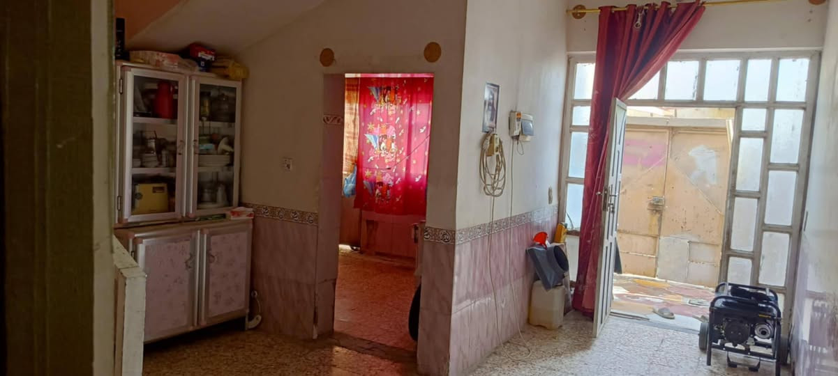 بيت الرهن الرهن
الموقع الديوانيه شارع ٦٠ 
مساحه البيت ١٤٠ م
يتكون من 
ستقبال صاله غرفتين ومطبخ وصحيات 
الخدمات كامله تبليط مجاري كهرباء 
الرقم ***********
