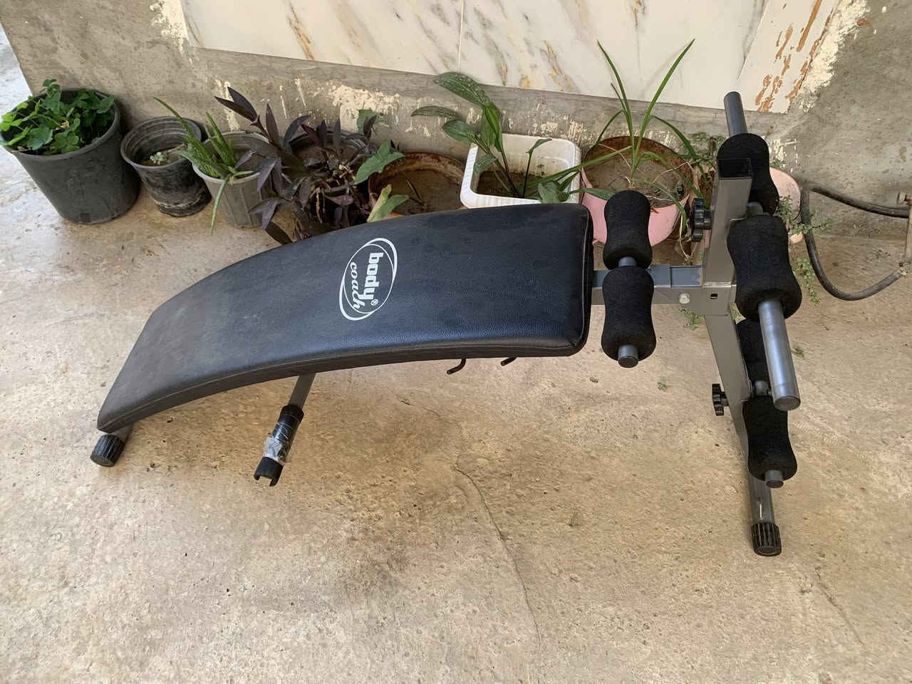 السلام عليكم مصطبة شناو بطن المانية شرط اصلي حديد ثقيل مريحة جدا وجديدة السعر 70 وبيها مجال 
***********
