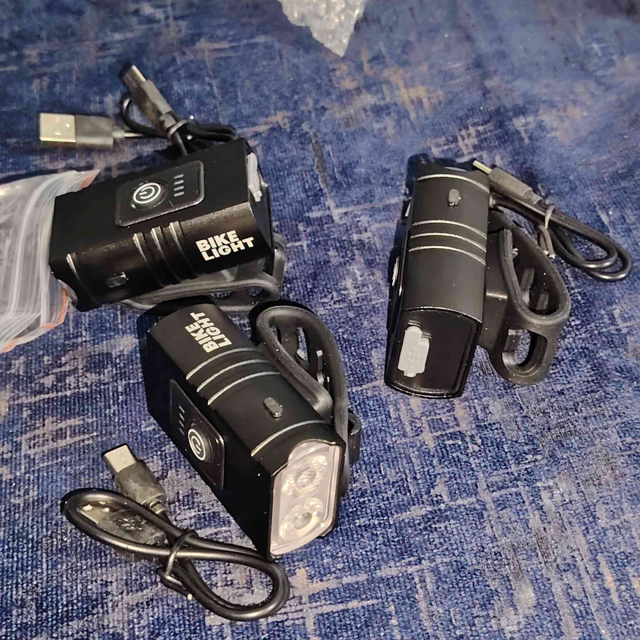 لايتات بايسكل 6 قطع 3 بكارتون و 3 بدون كاتون سعرهن كلهن 80 الف


**إذا كنت صاحب هذا الإعلان وتريد حذفه لأي سبب، رجاءا أرسل رسالة إلى الدعم الفني**