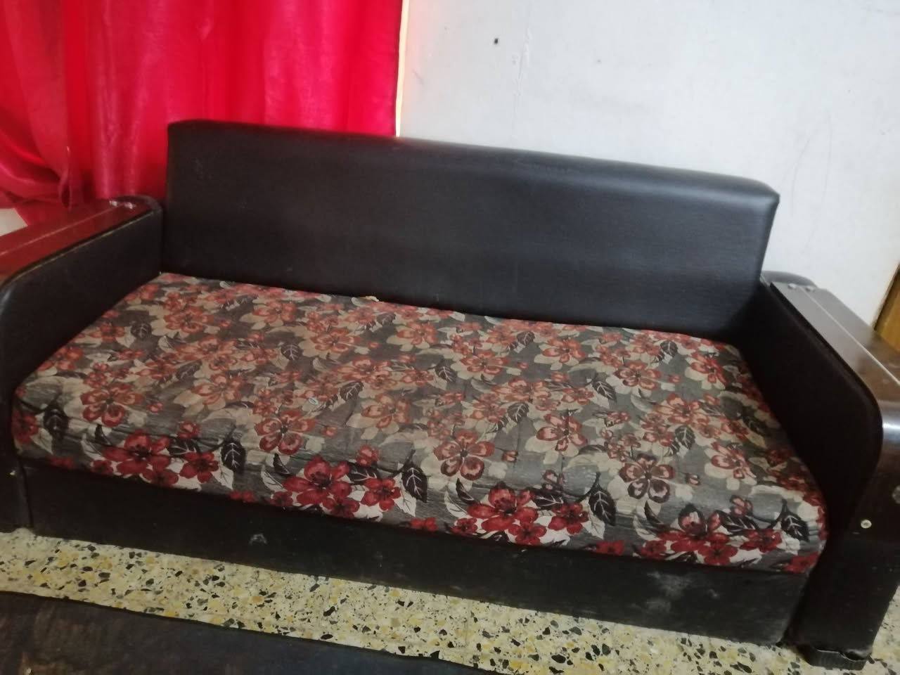 غراض بيت للبيع بعقوبة ***********
