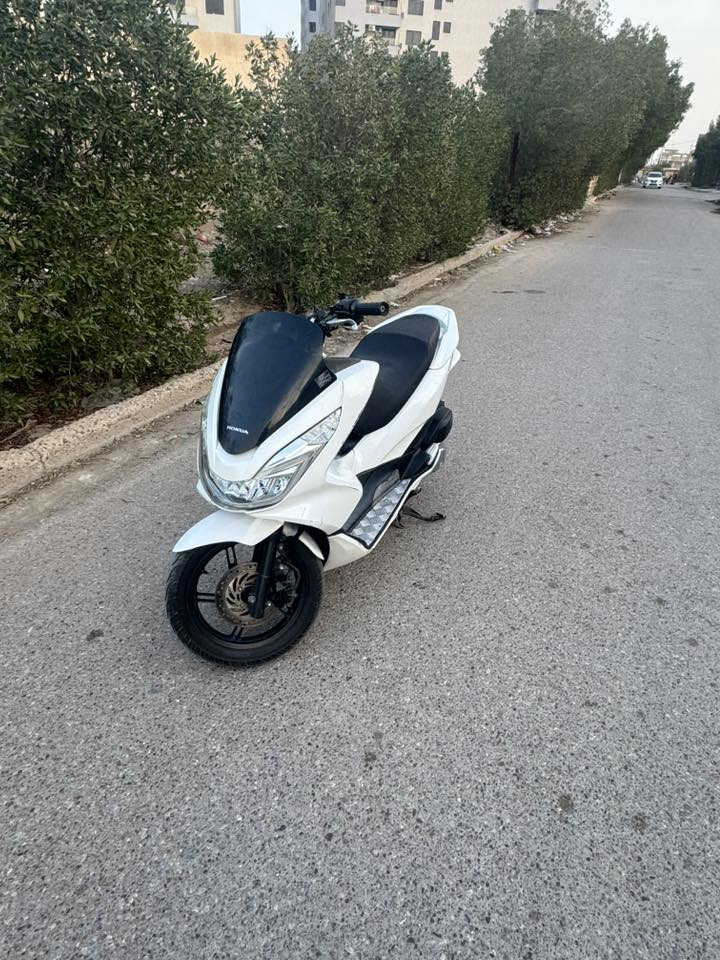 السلام عليكم للبيع بيسي اكس جيل الثاني ياباني دراجة حلوة ومكفولة كلهة بلادية مكينة شلعة معدل فوق حساسات كلهة شغالة  دراجة  بعد احلة  من الصور السعر مليون  / و 800 وبيهة مجال حك الجية العنوان بغداد الرقم ***********
