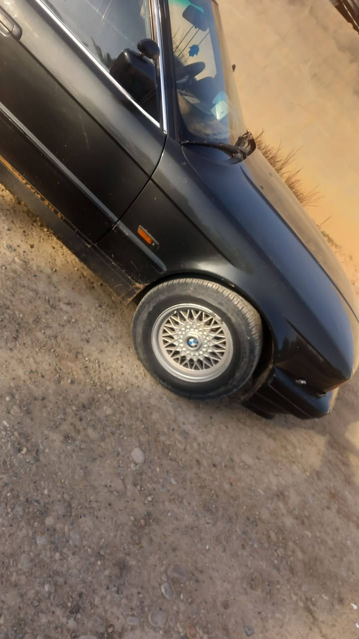 سلام عليكم 
بي ام دبليو حجم 535
محور صقر بال كامل محرك 28 دبل فانوص مسكر 
سلايت شغال 
دبل ايربك
تبريد ثلج 🥶
تدفة نار 
ويل خلية 
سيارة خير من الله كير محرك صقر كاملة ملات جناي 
بيع فقط السعر 55 وبيهة مجال ***********
