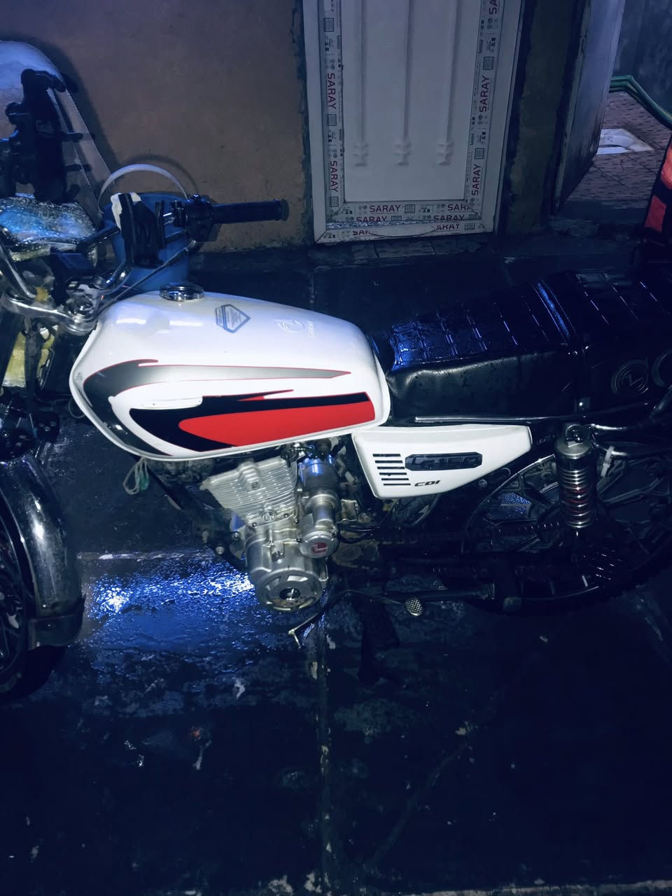 سلام عليكم :مرخصت الادمن
دراجه ايراني للبيع موديل2024بصمه الله شاهد الدراجه جديده برغي ما متوح بيهة اوراق كامله 
السعر700وبيهة مجال
***********واتساب
