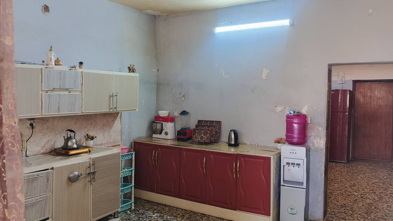 للبيع 🔑
دار سكني في بغداد – جسر ديالى الجديد / الكرغولية / شارع البزل 

📐 مساحة البيت: 200 متر🏠  الطابق: طابق واحد

🛏️ التفاصيل:

3 غرف وغرفه وحده بيه خمام

استقبال طول سبع امتار

هول

مطبخ

حمام داخلي + تواليت و حمام خارجي

🌿 المميزات:

ترك خلفي

موقع هادئ ومناسب للعائلة

💰 السعر: يُذكر عند الاتصال

📞 رقم الهاتف***********
📲 واتساب: ***********
سند ٢٥
