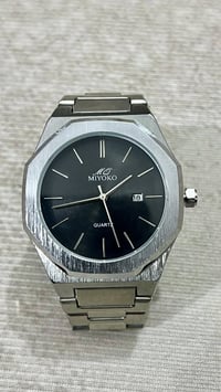 ساعة • قيم • توصيل