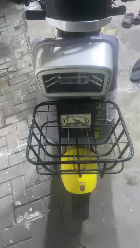 سلام عليكم درجه شحن للبيع r7
ملف 1800
سويج

السعر 375وبيهه مجال
بطاريه ولي 2025 32A
موديل2024
تمشي 77حقيقي
هورن ما يشتغل
مكاني البصرة 
التوصل***********
