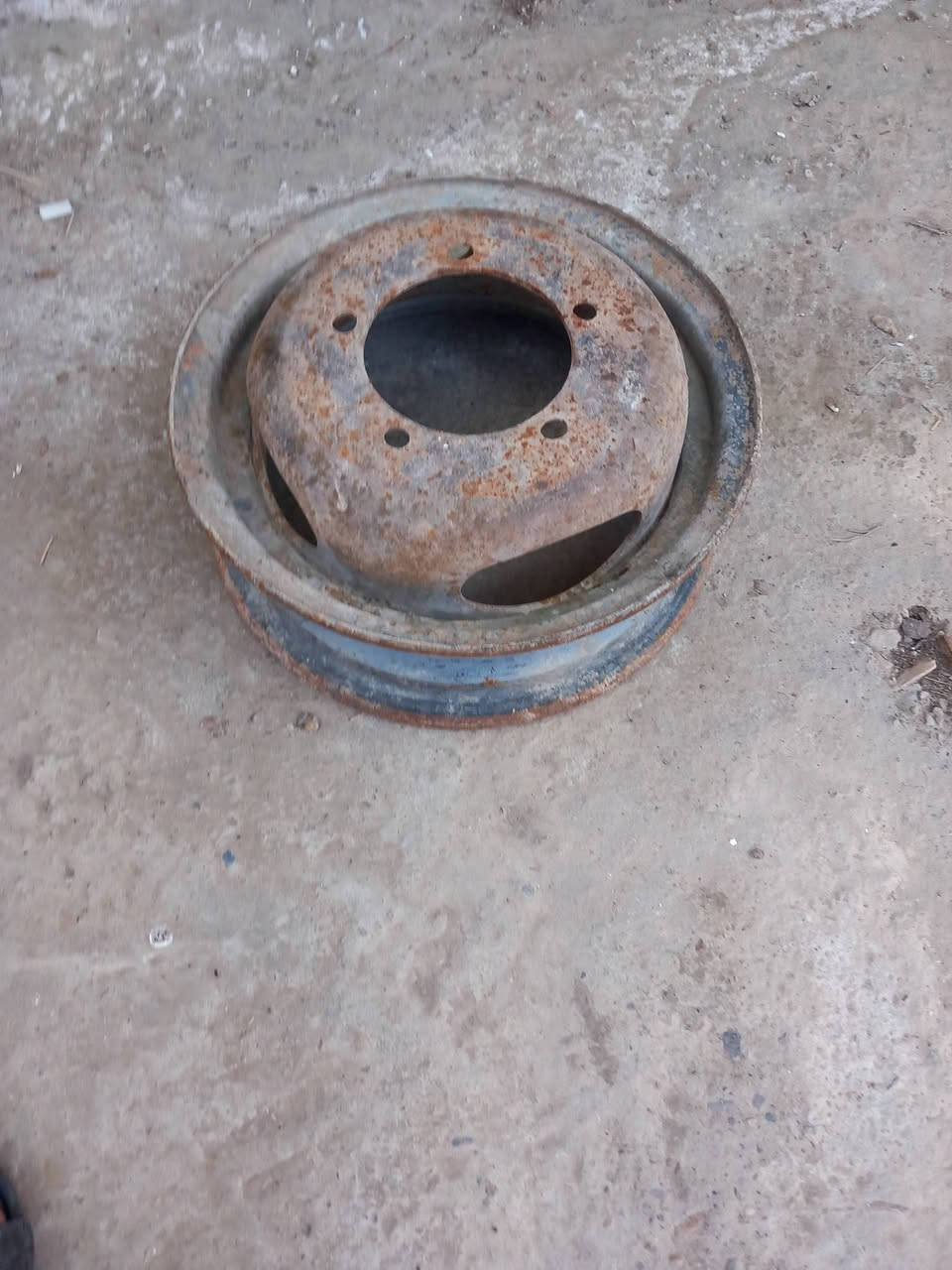 ويل كيا حمل لخلفي كلش نضيف سعر 30الف مكاني ديالى خان بني سعد ***********
