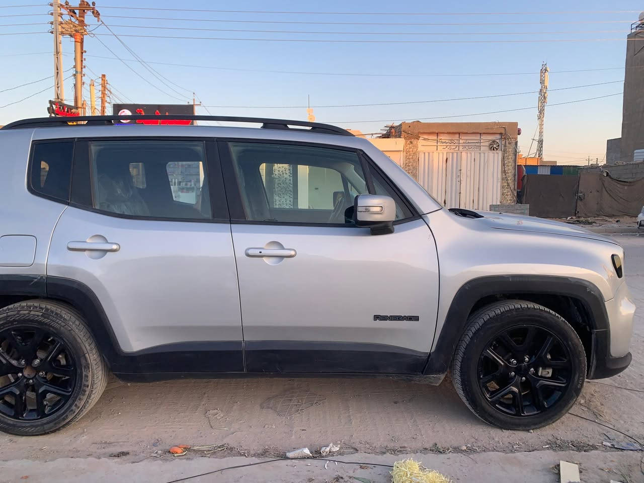 جيب رنيكيد 2019 
وارد امريكي 
المحرك 2.4 
اللون سيلفر
المواصفات
.شاشه 
.كاميرا
.بصمه
.auto hold
.نقاط عمياء 
.سايد بريك بصمه كهربائي

السعر :$11000 قفل
110 ورقه 
المكان كربلاء 
الرقم : ***********
