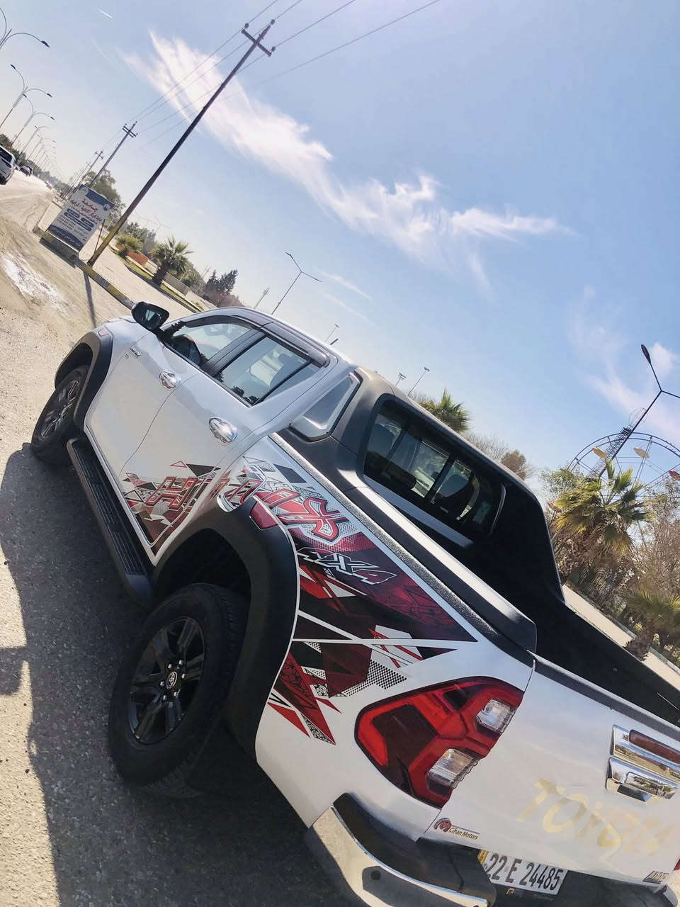 السلام عليكم
هايلوكس 2023 TRD 
ماشي 82
6 سلندر 4000
رقم اربيل  
فول موصفات 
بصمه تشغيل 
تحكمات ستيرن جهتين 
قطعتين تبريد 
كشنات تبريد 
شاشه وسطيه 
كامره خلفيه
فوريل 
حساسات امامي خلفي 
حساسات تاير 
داخل احمر 
نظام ايكو اقتصادي 
وباقي مواصفات معروفه
العنون كركوك ***********
