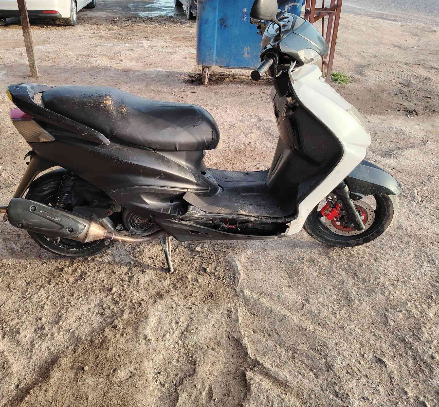 للليع او مراوس سكنس نثيه كوري 140 الدراجه مفتوحه بس ولفات بيدي فاتحها جاهزه من كلشي نكره سلف هندر كلشي شغال بيها حلوا شلعه ومعدل وين ميعجبك دير بانزين وتوكل كلش حلوا  صالنصه رياضي بلادي صوت حلو السعر ٥٠٠وبيها مجال قليل للستفسار *********** مكان نجف كوفه عباسية
