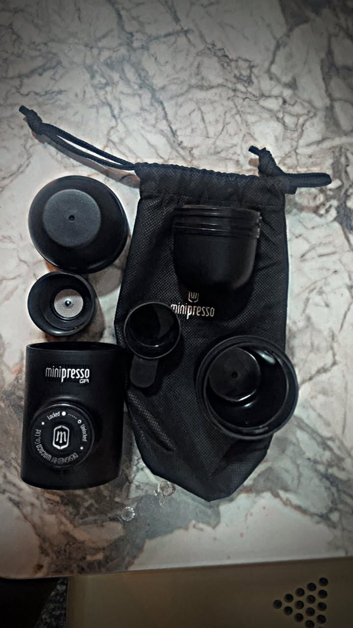 تُعد سلسلة Minipresso من شركة Wacaco ماكينة إسبريسو يدوية محمولة ومثالية لتحضير قهوة غنية في أي مكان دون الحاجة للكهرباء. تعمل الماكينة عبر مكبس يدوي يوفر ضغطاً يصل إلى 18 بار، وتتميز بحجمها الصغير وخفة وزنها.إليك تفاصيل النماذج المتوفرة وأماكن توفرها:Minipresso GR (الإصدار الأول والثاني GR2): مصممة خصيصاً للبن المطحون. تمتاز الموديلات الحديثة مثل GR2 بتصميم مدمج صديق للبيئة وخزان مياه داخلي.Minipresso NS (والإصدار NS2): متوافقة مع كبسولات القهوة لتوفير عملية تحضير أسرع وأقل فوضى.
 البيع السعر على الخاص


**إذا كنت صاحب هذا الإعلان وتريد حذفه لأي سبب، رجاءا أرسل رسالة إلى الدعم الفني**