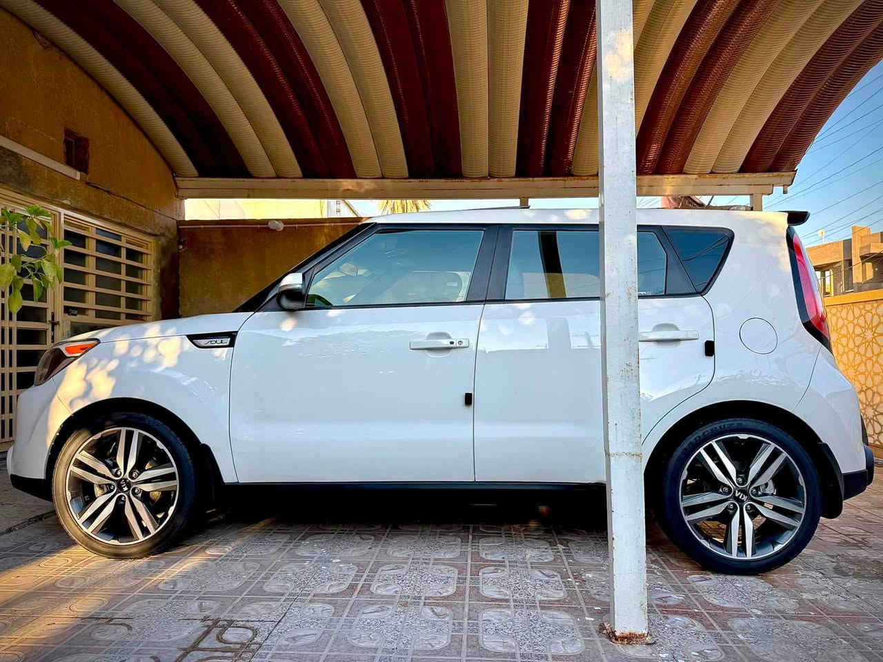(للبيع كيا صول 2014)

FOR SALE | KIA SOUL 
2014 | Full Option (1/1)
⚒️ الضـرر ؛ بنيد وجاملغ حادث خفيف سطحي 

فول مواصفات 1/1💯
إذا تبحث عن سيارة نظيفة، أنيقة، ومتكاملة بالمواصفات
✅ فول مواصفات (1/1)
✅ تشغيل بصمة + بصمة أبواب
✅ مرايا شفط مع إشارات وترحيب
✅ بانوراما
✅ كشنات جلد فاخرة
✅ تدفئة وتبريد للمقاعد
✅ تحكم كهربائي بالمقاعد
✅ شاشة حديثة مع Apple CarPlay
✅ منظومة زينون
✅ تبريد ثلج
✅ صدر أمامي وخلفي مبدل جديد
✅المسافه المقطوعه 115 k/m
💰السعر ؛ 110 $ وبيه مجال جداً جداً بسيـط 
📍المكان ؛ بابل _ ناحية الأمـام 💯

📲 WhatsApp:***********

رجاءاً الشراي يتصل - واذا ما عجبتك السياره اترك تعليق يدل على اخلاقك وذوقك ..
