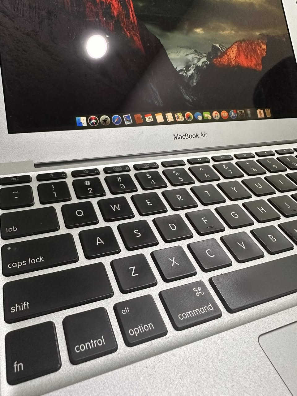 للبيع ماك بوك اير MacBook Air بحالة ممتازة
الموديل: MacBook Air 13-inch

سنة الصنع: 2010

النظام: macOS High Sierra

المعالج: Intel Core 2 Duo 1.4GHz

كرت الشاشة: NVIDIA GeForce 320M

الرام: 2GB DDR3

الجهاز نظيف جداً ومرتب

بطارية تعمل بكفاءة

استخدام خفيف ومحافظ عليه

مناسب للتصفح

مشاهدة الأفلام واليوتيوب

برامج الأوفيس والدراسة

استخدام يومي خفيف

الجهاز شكله أنيق وخفيف الوزن وسهل الحمل

شغال بدون مشاكل وجاهز للاستخدام مباشرة

السعر 110 الف موجود الشاحن الاصلي
بغداد الجديدة ***********
