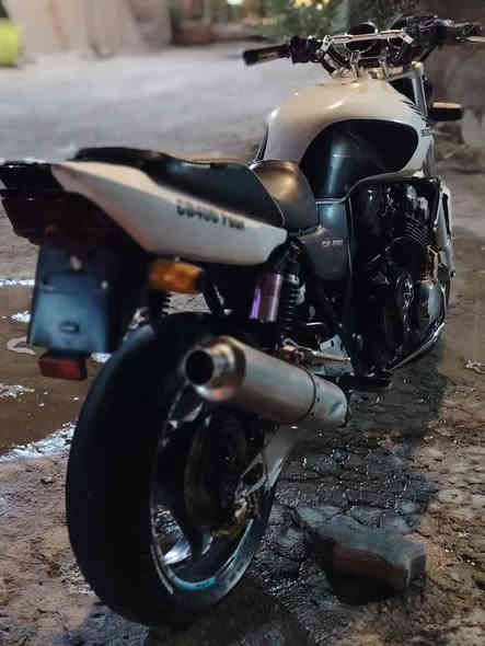 السلام عليكم دراجه للبيع SB400مكان سماوه قضاء رميثه مكينه مقفوله ما مفتوح برغي بيها سعر 1,800 واتساب***********
