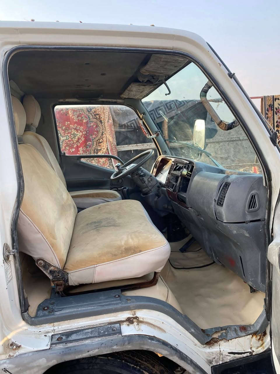 سلام عليكم للبيع معلايه مسجله ٢٠٠١ ابيع بدون تحويل بس الي رايد تحويل لازم ينزل موديل السعر ٨٠ جديده السياره مكاني واسط الصويره ***********
