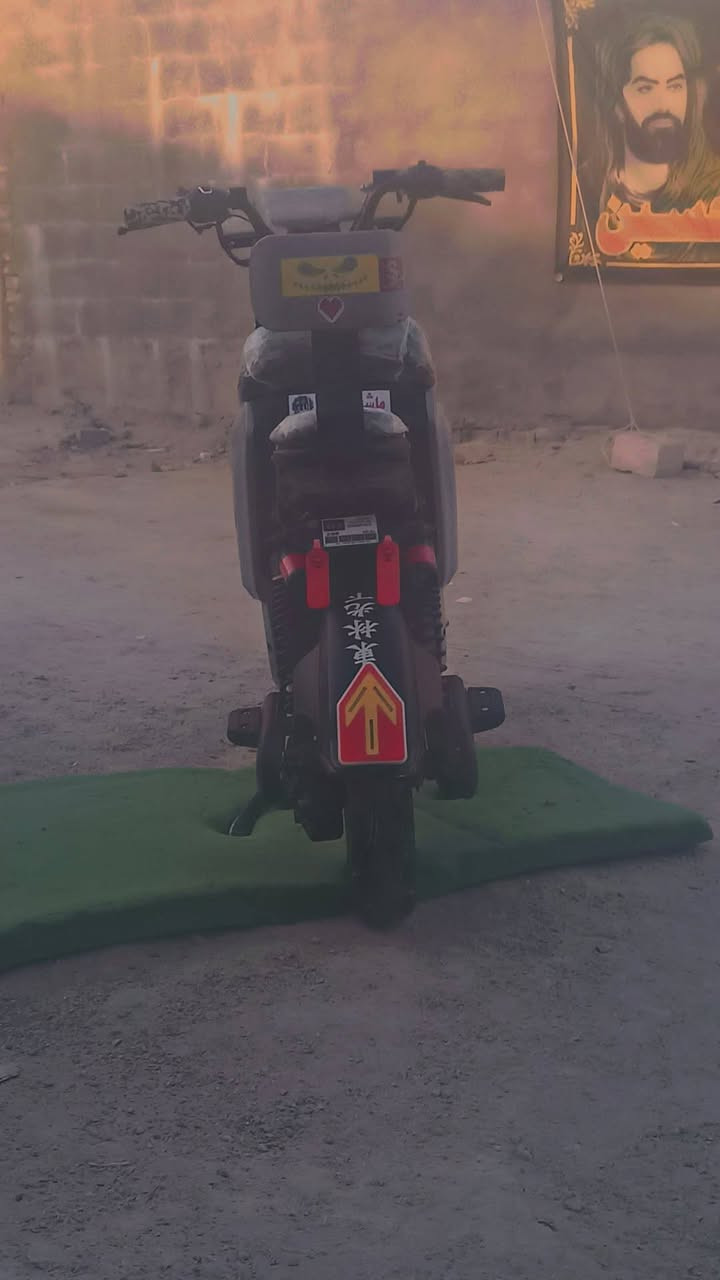 دراجه r9
الدراجات برغي ماعايزهه 

تاخذهه مرتاح بالك 
كهربائيات كامله مشتغله
بطاريات تمشيك40كيلو او اكثر
بطاريات 28امبير
مكاني البصره الزبير 
واتساب للاستفسار***********
