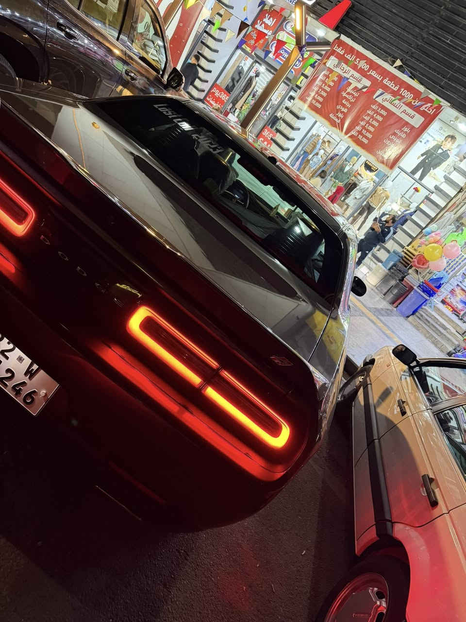 سلام عليكم
دوج جالنجر 2023 awd 
ماشية 17 الف 
بدون ايرباك 
قطعتين بخ فقط 
ب 190 قفل 
رقم الشاصي 2C3CDZGG3PH550425
السيارة اني جايبها بيدي من امريكا سيرفسها كامل 
السيارة دهن و بانزين كلها محسن ما شامة ريحة العادين 
للتواصل ***********
