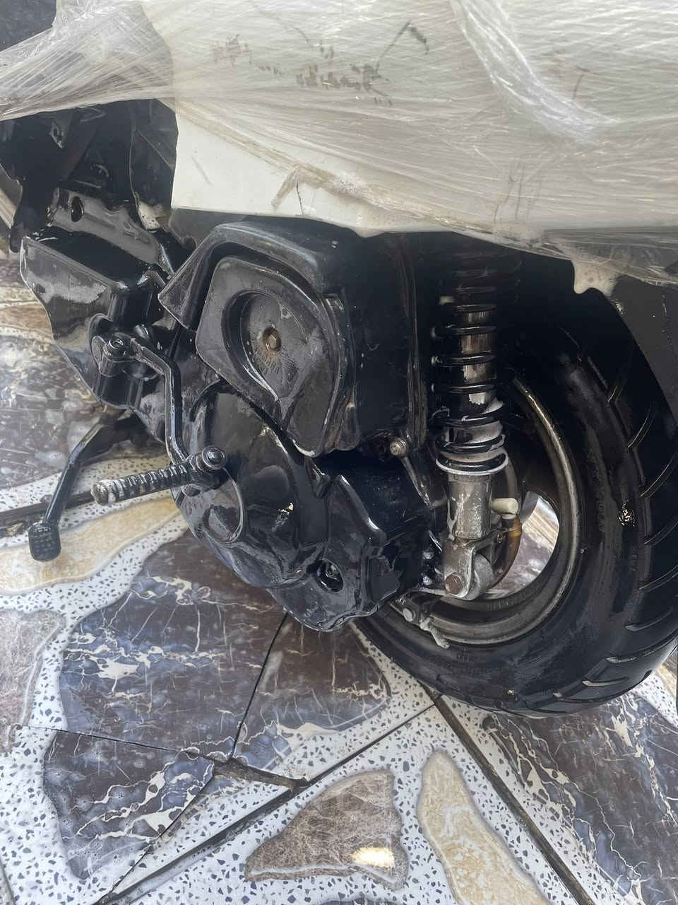 السلام عليكم دراجه يوماها فورتي سرعه ١٤٠ للبيع الدراجه نضيفه شلعه ومعدل فول مكينه ناعمه لاتبخيرولانضوح ولاتنقيص شغاله سلف وهندر كهربائياته كله شغاله تايرات جددت دراجه كامله السعر٢٥٠ الرقم *********** المكان حي الجهاد
