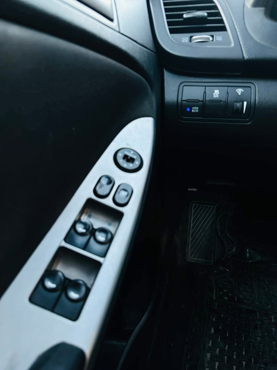 للبيع هونداي أكسنت 2012
رقم بغداد الجديد 
هزه جديده سنويه جديده بأسمي 
محرك 1600 نظيف جداً 
كير AT
تايرات نظيفه 
ويل كب بلادي 
دوشمه جديده 
تحكمات ستيرن جهتين حاكيه أتصال بلوتوث 
شاشه كبيره 
سبايدر خلفي 
تبريد ممتاز 
سياره نظيفه وجاهزه 
العداد 100
بدوون ضرر داخلي 
بيه كم قطعه صبغ  
السعر 82 ورقه 
***********
