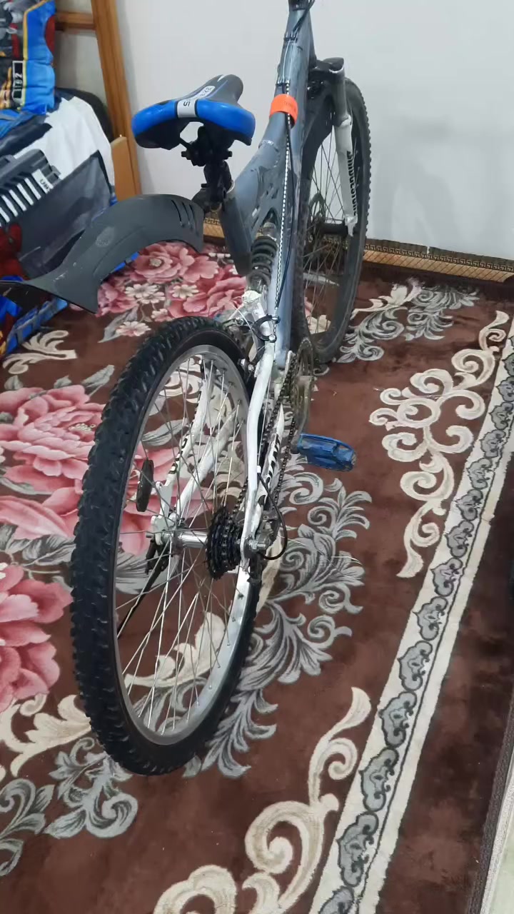 السلام عليكم بيسكل جبلي كامل كلشي مابي كير شغال 7 نمرات خلفي وامامي 3 دبلات شغاله بريكات شغاله حجم 26 السعر 50 وبي مجال.  لمروسه ويا ايشي


**إذا كنت صاحب هذا الإعلان وتريد حذفه لأي سبب، رجاءا أرسل رسالة إلى الدعم الفني**