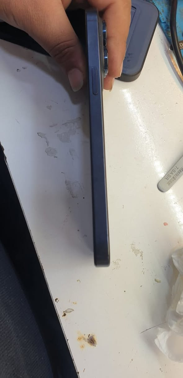 السلام عليكم ايفون 15 برو ماكس جهاز بلو تيتانيوم الجهاز شرق اوسط مامفتوح ولا مبدل بي اي شي وتر على وضعية الشركة البطارية بل اعدادات تقرة 85 بل حاسبة تقرة 87 نزلت البطارية بسبب التحديث الجهاز تك سيمكارت الجهاز نضيف بي فقط شخط من يم منفذ الشحن الباقي كلة مكفول للبيع او المراوس مكاني كربلاء الي يريد السعر خاص ليش خاص لئن اسولف وياك اكثر ونتفاهم بل سعر افضل اهناك ***********
