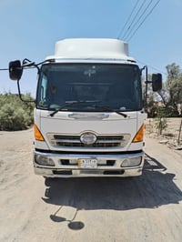 عندي هينو وكنتر اذا اكو كروه او عمل 07832259811   بيه واتساب