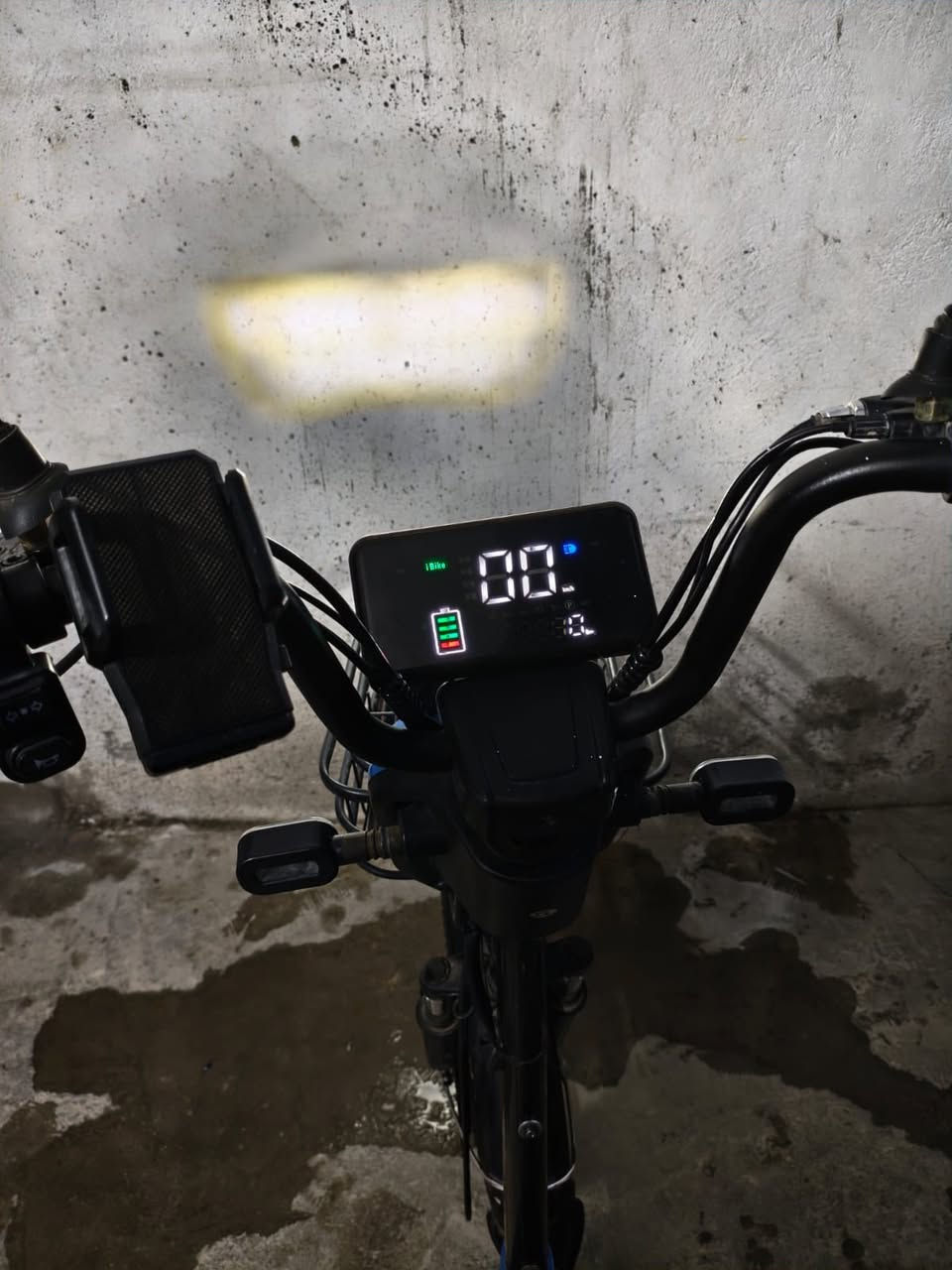 السلام عليكم 
دراجه شحن للبيع.
السعر 200 وبيها مجال
الرقم. ***********
