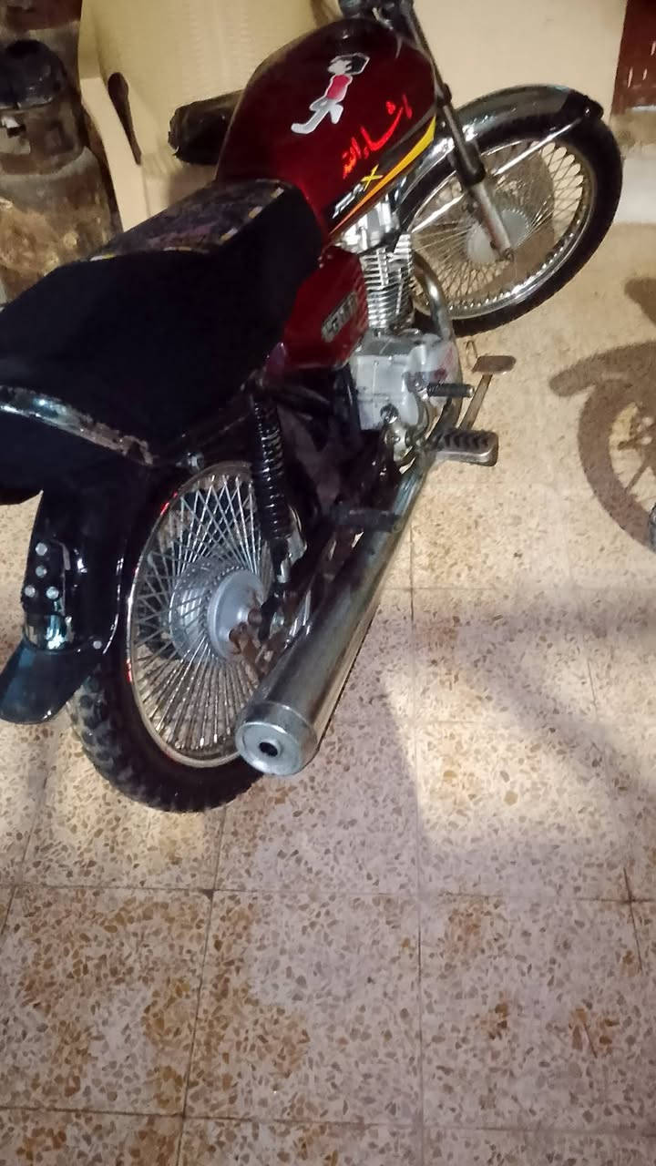 سلام عليكم مكين اربع 9999 نضيفه معدل و تحريك نار تجي اشوفه احله من الصوار السعر 300بيه مجال ال طيبين ال توصل وتساب *********** 🤍🫶🏼
