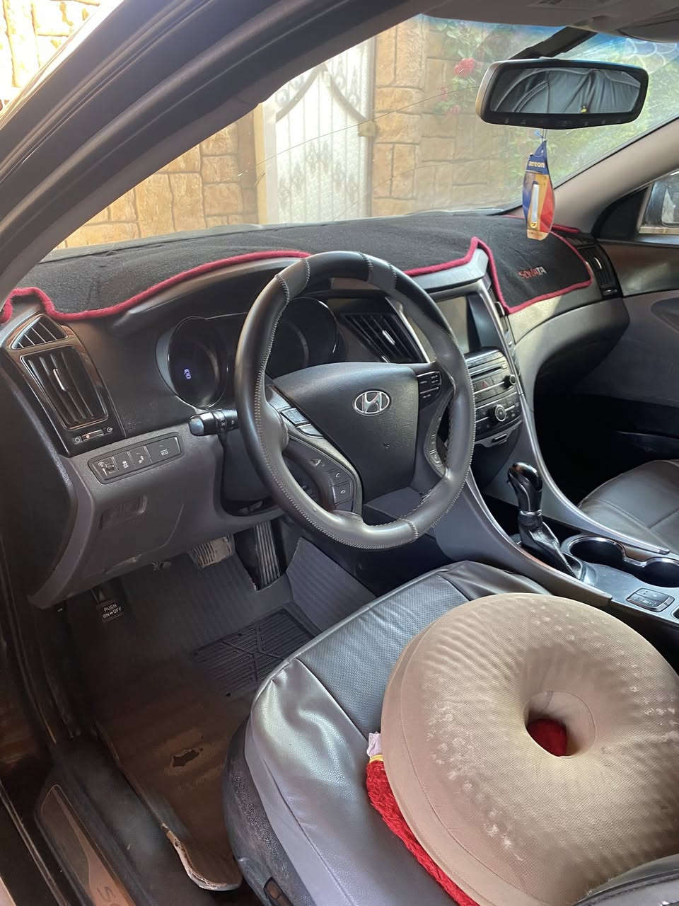 السلام عليكم ورحمة وبركاته عندي سوناتا موديل 2014 واردامريكي فول مواصفات  حدث بنيد وجاملخ وبيها قطعتين صبغ. وهذا رقمي للشراي *********** ومكانها بل حله والسعر 112 وبيها مجال حك جيه
