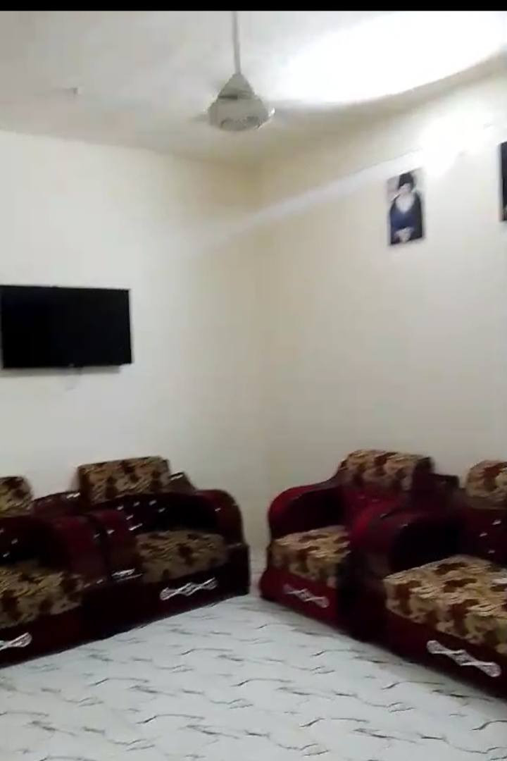 يا الله سلام عليكم بيت للبيع م250 بناء 150 حديقه 💯 بناء غرفتين وصاله ومطبخ طرمه ترك بيت نصيف كما موضح بلفيديو خماس شارع العريض  بلفرع المقبيل اسواق ابو مقتدى لستفسار اتصل ***********/////) 777 680 0835
