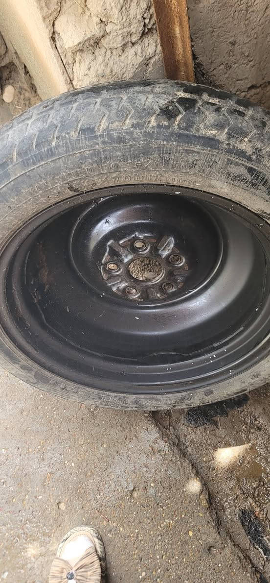 السلام عليكم ورحمة الله وبركاتة غراض كامري امريكي ٩ مشط سترين نضيف وشغال عل فحص بدلت وبدلته ويا زوج تاير نضيفات اسبير طوارى وجك زوج طبلات كامله كبل شد داينمو شغاله كلهن ١٥٠والله هوة بس المشط اني مشتري ب١٤٠العنوان ديالى الخالص توصيل ماكو ***********ادمن وافق
